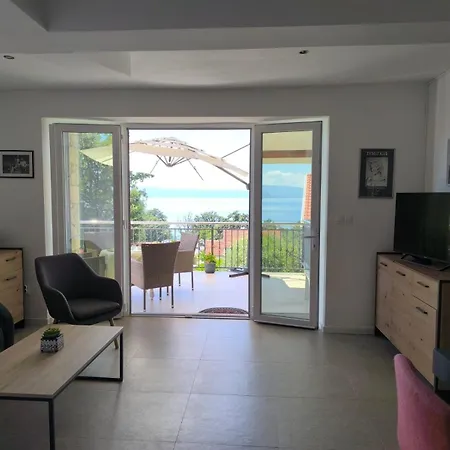 Maja Apartment *