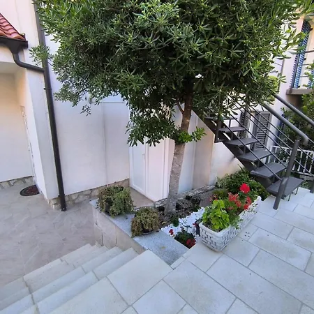 Apartment Maja *